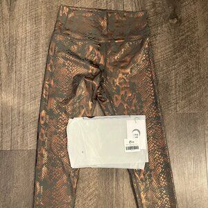 Zyia Mossy copperhead legging 7/8. Size 6-8. Brand new with tag and bag.